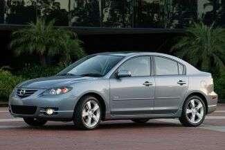 Mazda3  быстро зарекомендовал себя как отличный автомобиль, который вполне по  карману разным по доходу группам людей. Будьте осторожны при покупках  старших поколений Mazda3, у которых замечены огромные проблемы с  ржавчиной.  