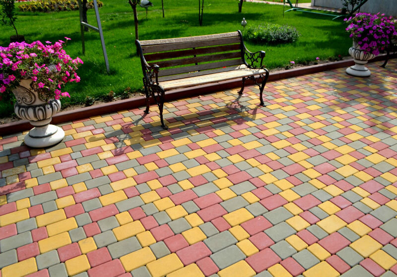 Такая плитка однозначно прибавляет красоты ландшафту