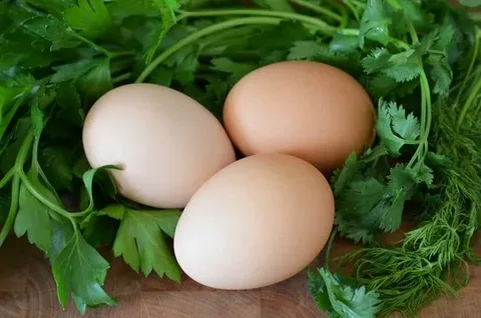 Ингредиенты для приготовления блюдо  - Говядина 0.5  Капуста белокочанная 0.5  кг Морковь 2  шт. Вода 2 л.  Лук 2  шт. Корень петрушки 2  шт. Сливочное масло 2  стол.л. Лавровый лист .