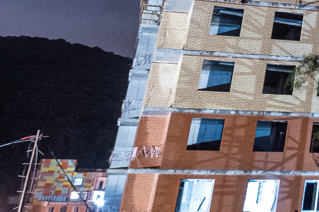 Камера Fujifilm X-T 4, объектив XF 8-16, фокусное расстояние 10,3 мм, диафрагма 3,2 , выдержка 1 сек, ISO 1600  КРОП 1 (левый нижний угол) - неплохо для 1 секунды с рук?