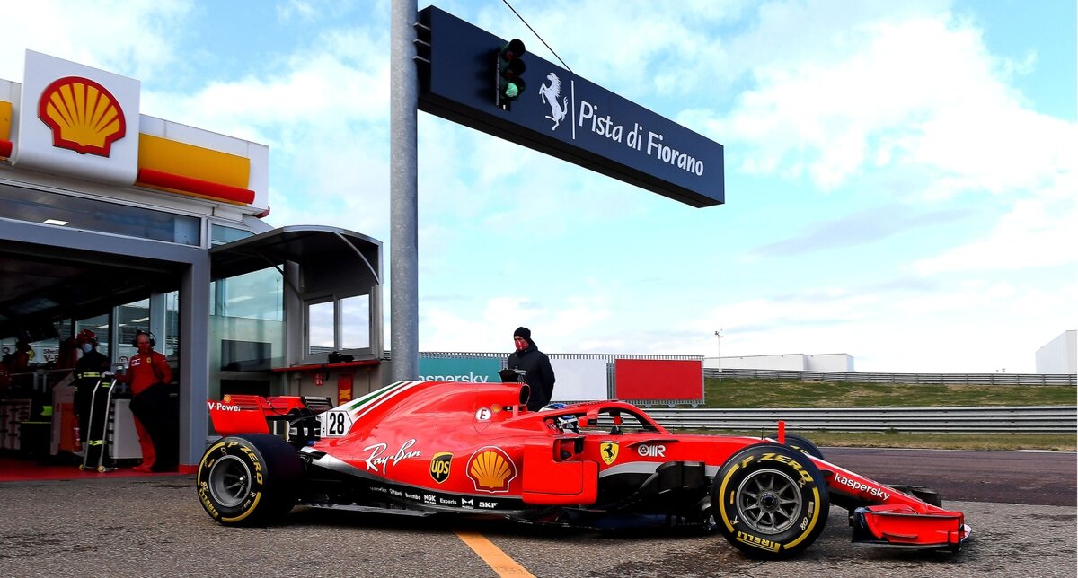 Джулиано Алези за рулём Ferrari SF71H на тестах во Фьорано. 2021 год