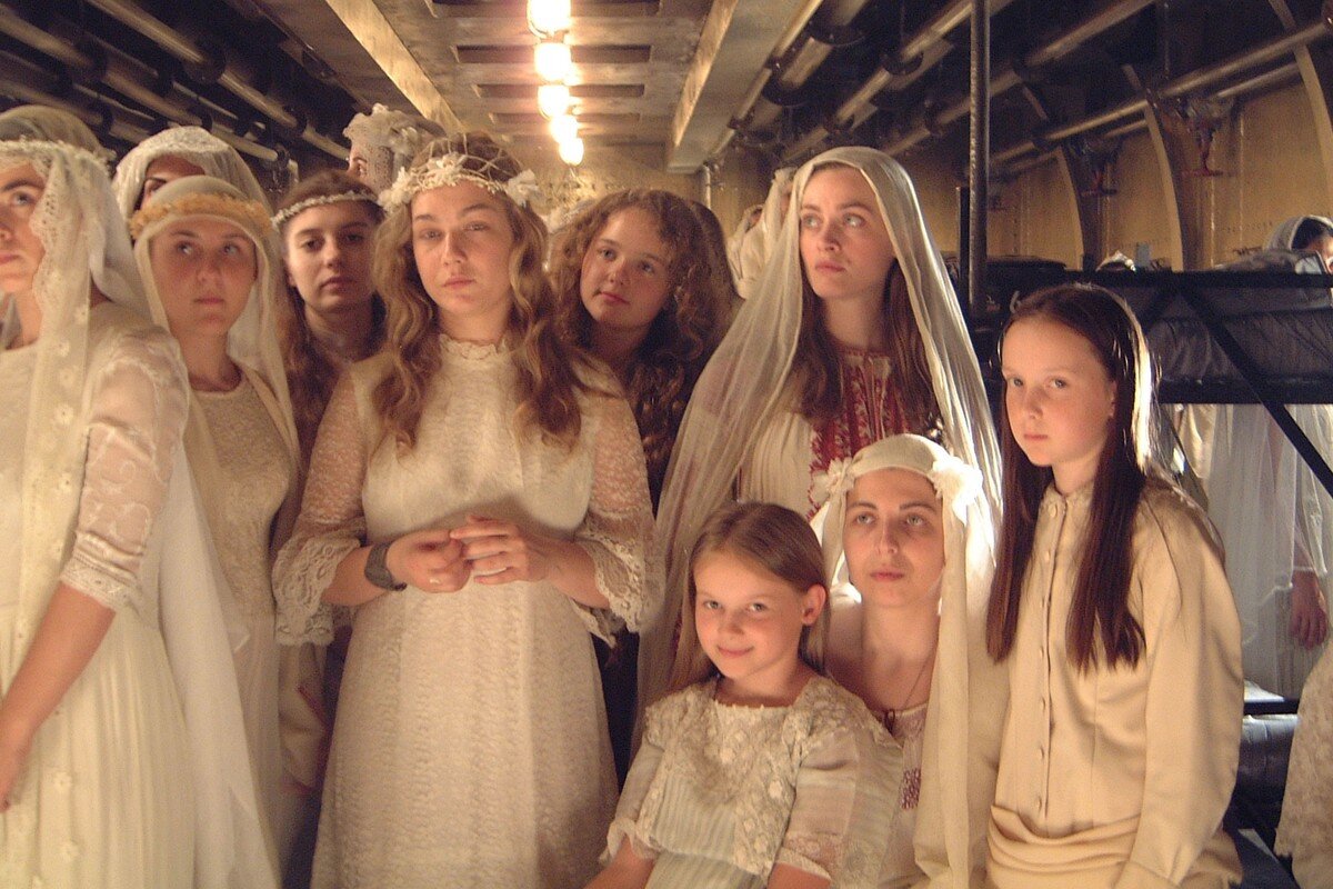 Кадр из фильма "Невесты", 2004 г.