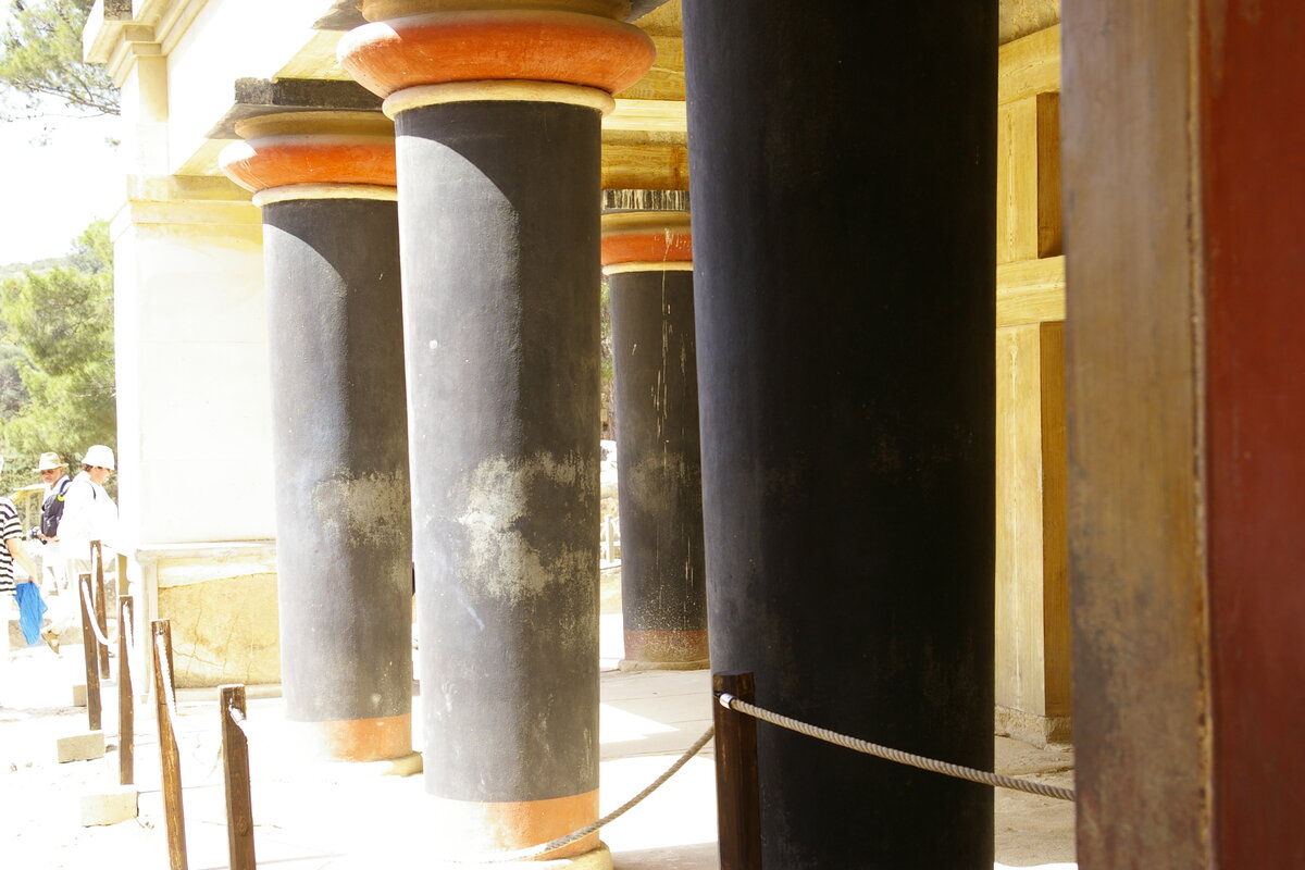Колонны кносского дворца
