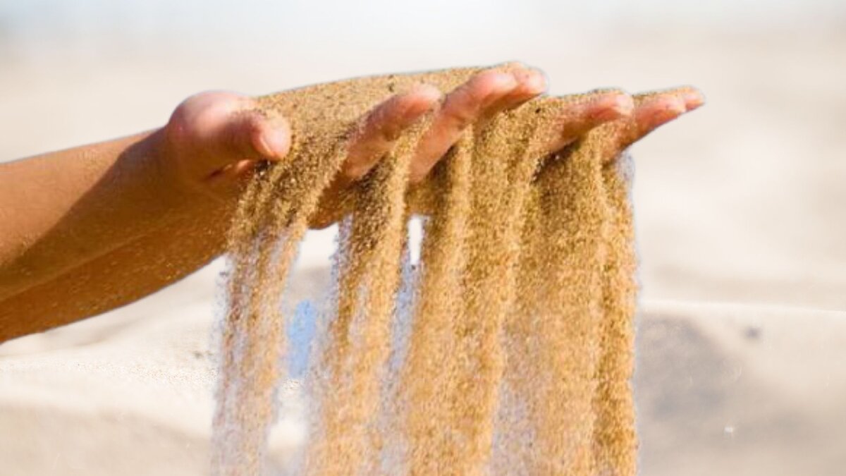 Время как песок течет сквозь пальцы и его  вернуть невозможно