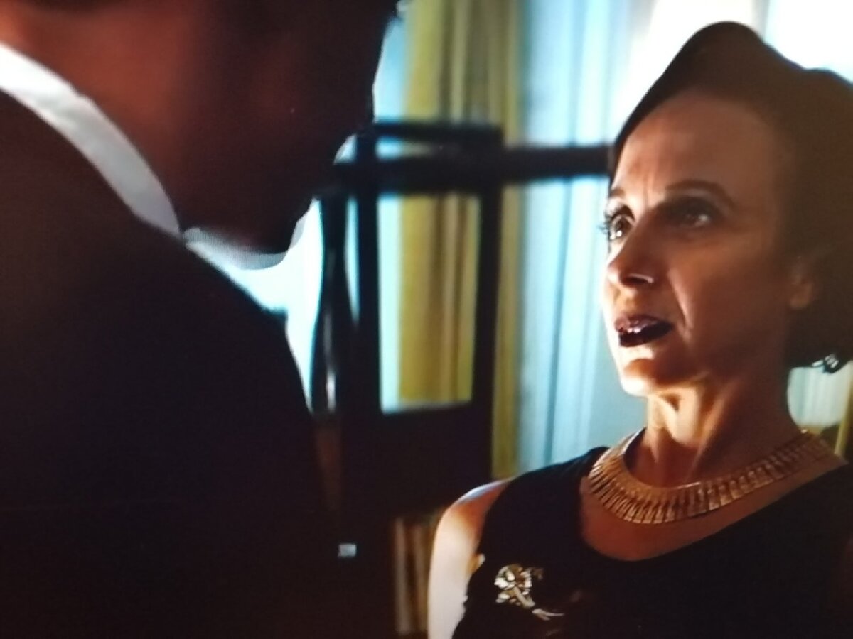 Кадр из фильма "Скрюченный домишко" (2017)