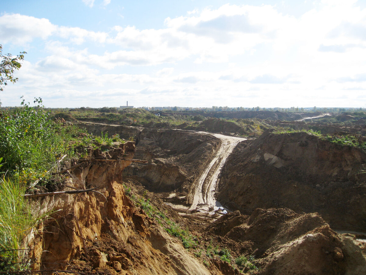 Слева от обрыва