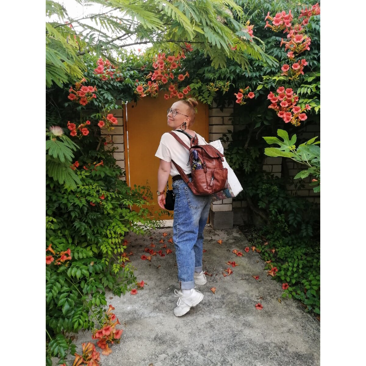 Вот так налегке можно пойти в новую светлую и прекрасную жизнь! Без тюков прошлого и чемоданов печальных воспоминаний.