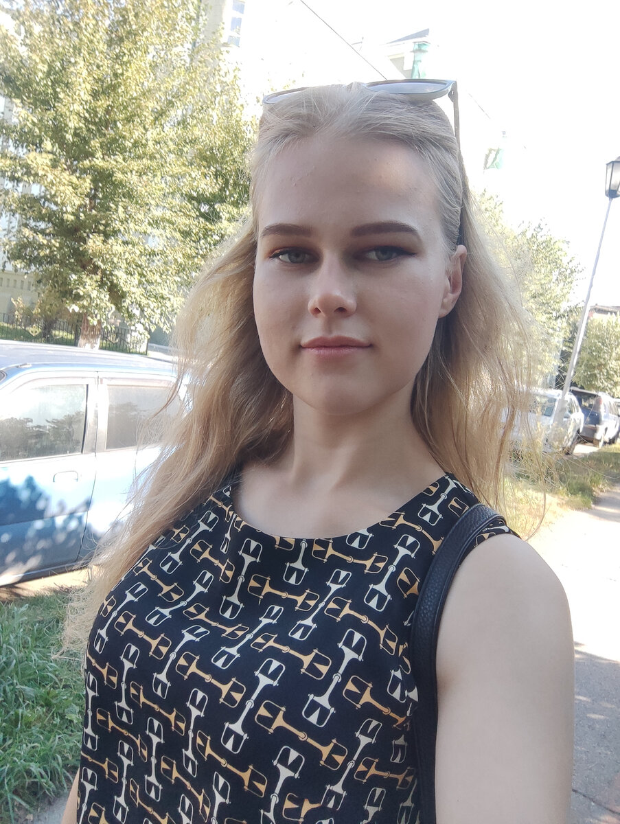 Здесь я счастливая и довольная, не работающая 