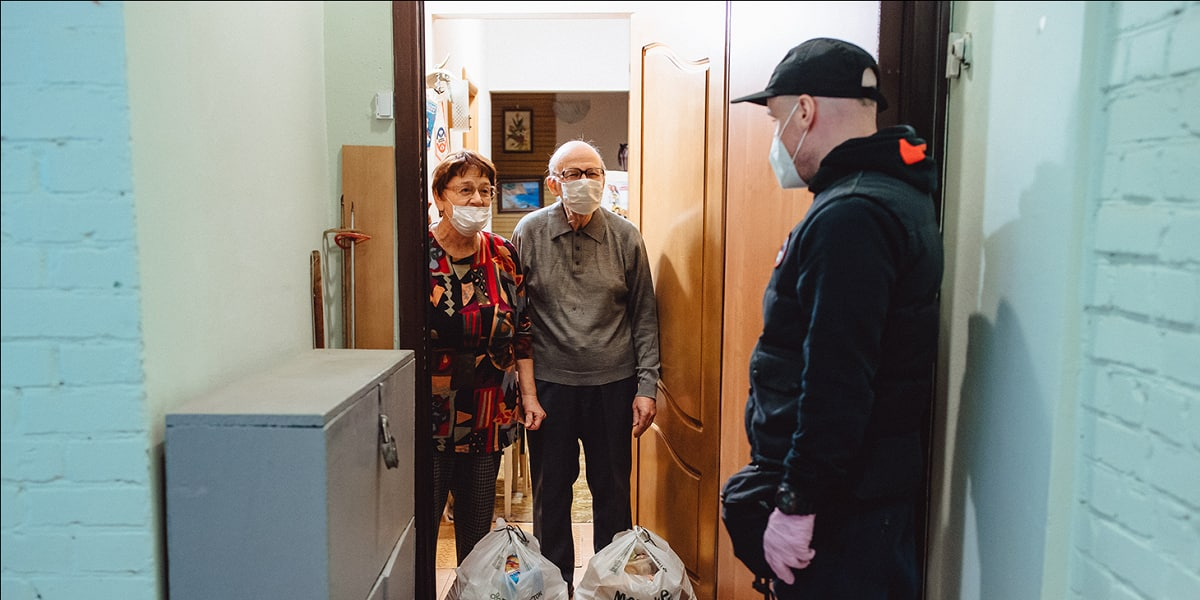 "Я встретил бабушку, которая просила просто купить ей еды. Такое положение людей я ощущаю как позор моей нации, позор поколения, мой личный позор"