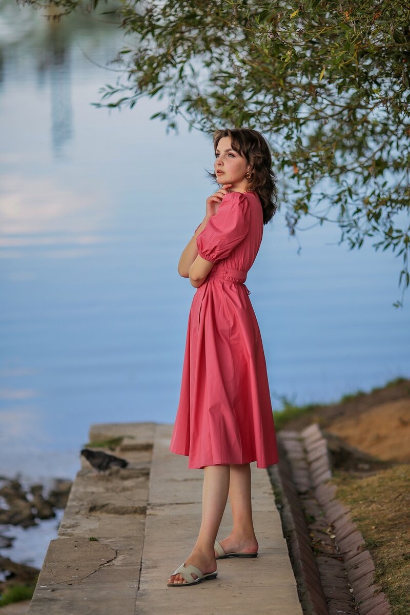 Девушка в розовом. Парк Царицыно, август 2020 года