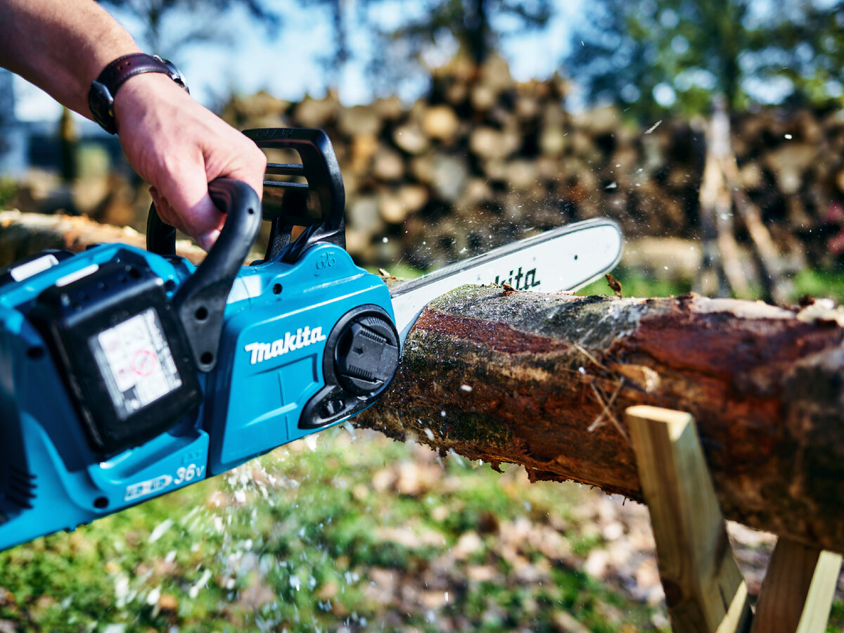 Аккумуляторная цепная пила DUC353