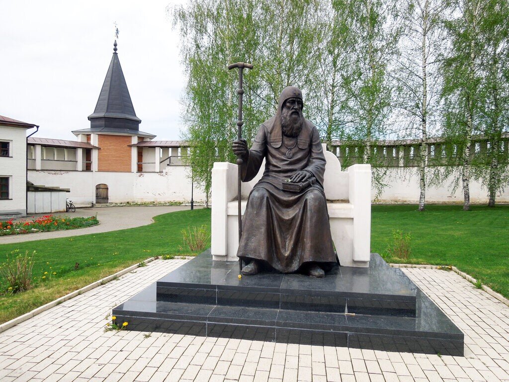 Патриарх Иов, на тот момент старый, почти слепой человек, проглядевший Смуту в государстве и предателей в ближнем окружении. Из открытых источников