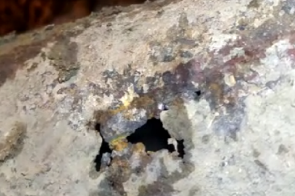    В СГК показали лопнувшую трубу, из-за которой 93 дома остались без тепла