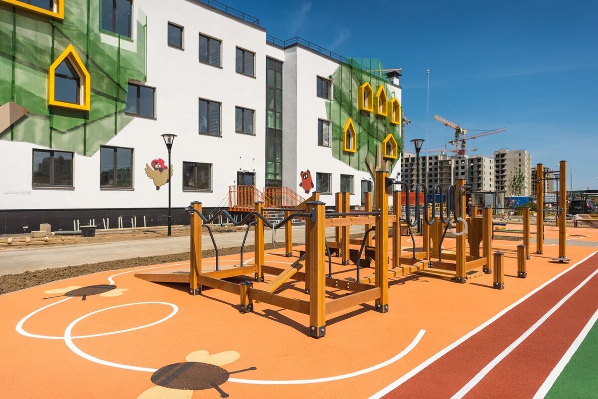 Даже обычные оконные проемы можно сделать разными. И не такими, как у других