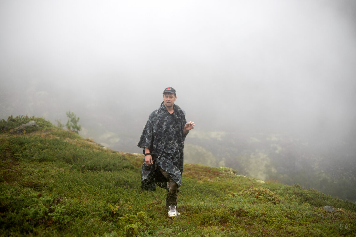 На привале на перевале. Точнее, на подъёме. Дальше растительности уже почти не будет