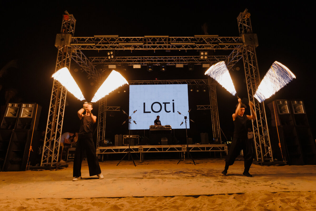 Огненное шоу во время LOTİ Hot Weekend