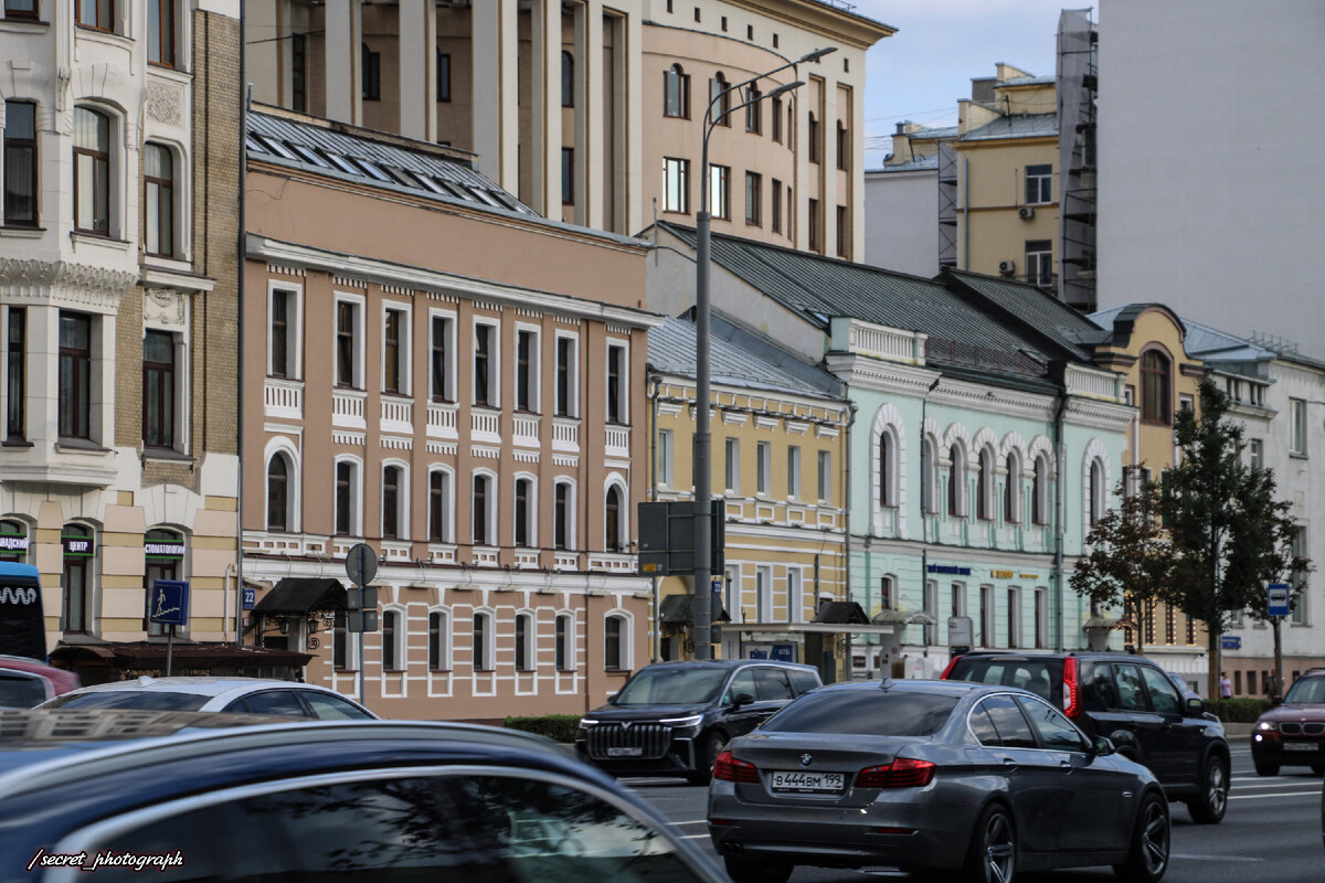 Доходный дом Петра Скопника, или Дом с тремя адресами и печальными  атлантами | Тайный фотограф Москвы | Дзен