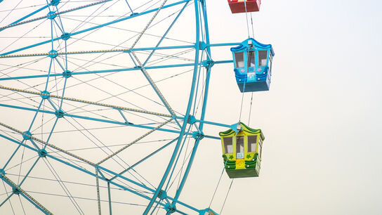  помогал во всем, покупал игрушки