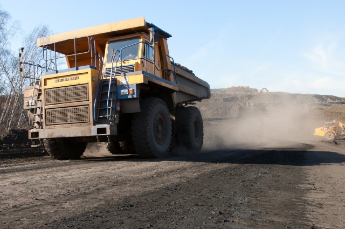    Водителям БелАЗа предлагают по 150 тысяч, но очереди из желающих нет.