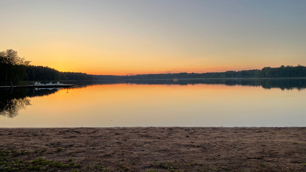 Закат на озере