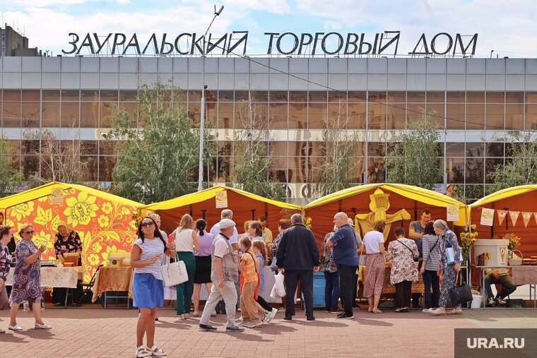    Ярмарка проходила на Троицкой площади