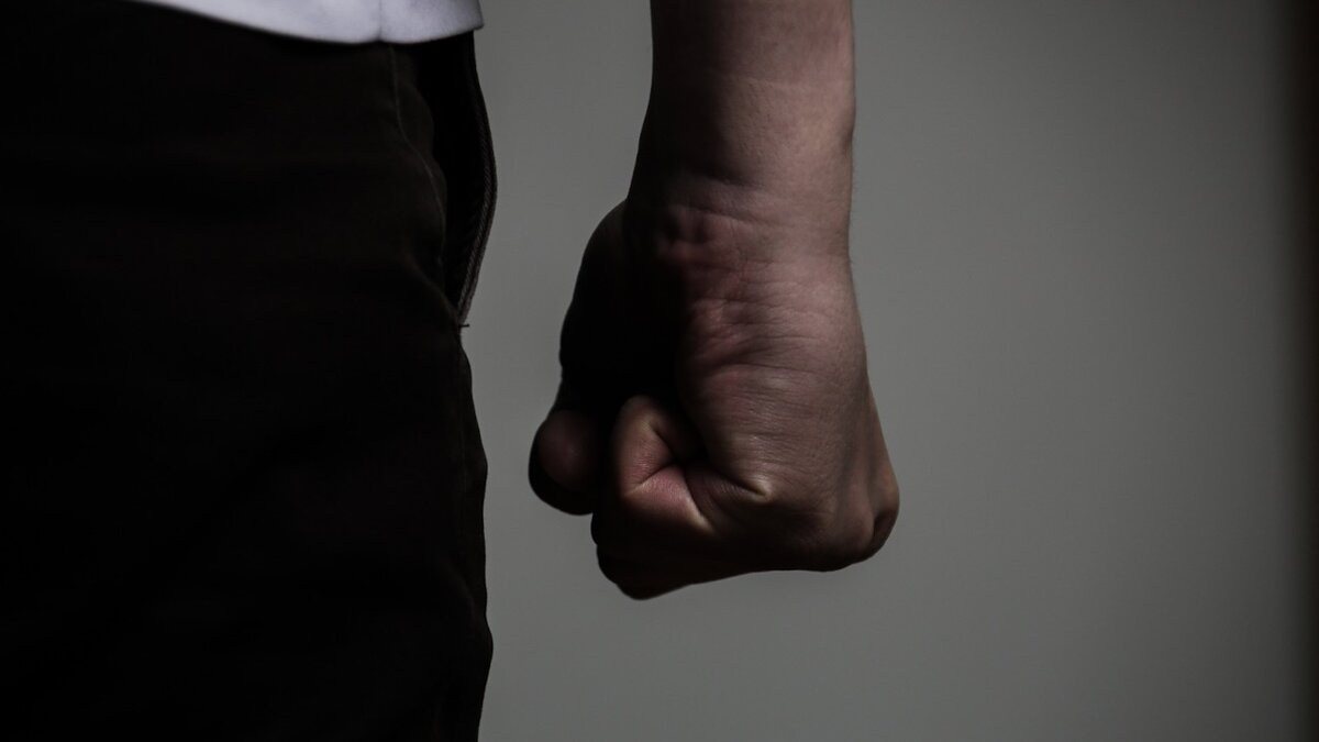     В казанском микрорайоне «Салават Купере» мужчина металлической клюшкой избил женщину. Соответствующая публикация появилась в Telegram-канале «Казань на максималках».