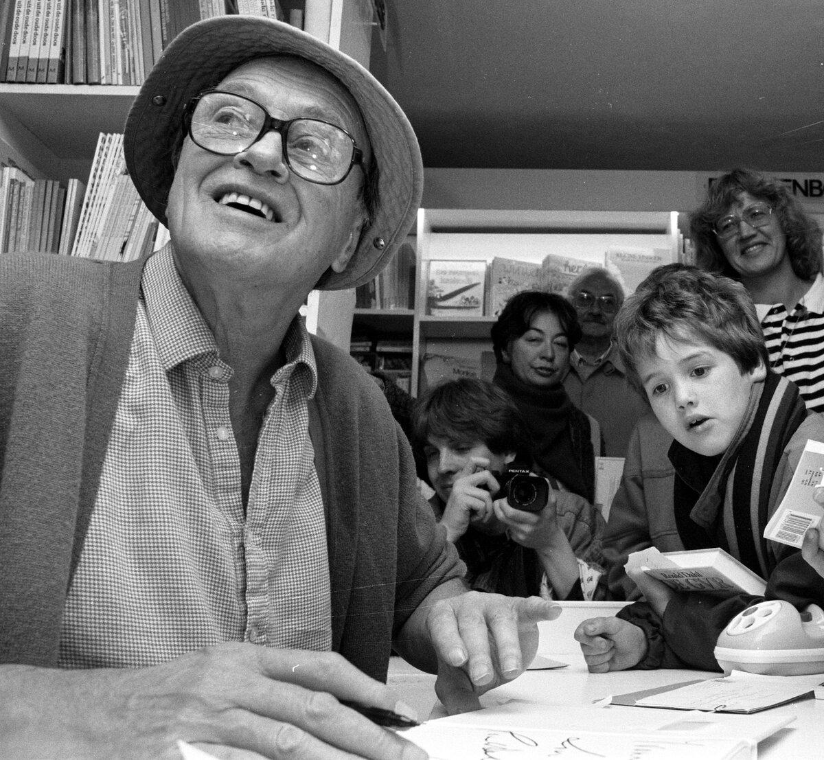 Роальд Даль (13 сентября 1916 - 23 ноября 1990 )