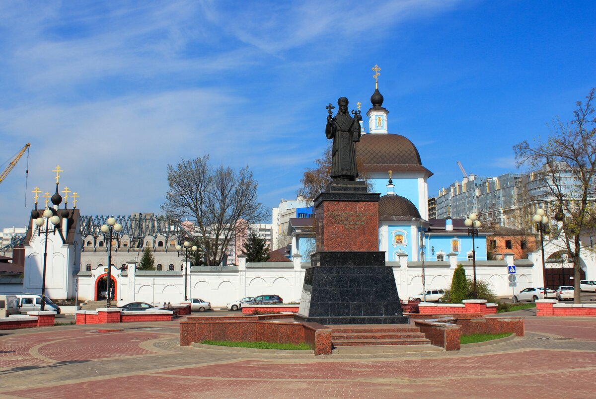 Памятник святителю Иоасафу в Белгороде