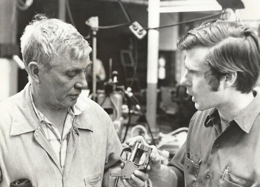 (собственно, Дэн-внук слева)