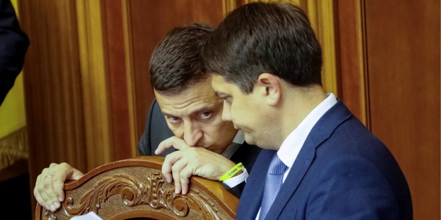Владимир Зеленский и Дмитрий Разумков
REUTERS/Gleb Garanich