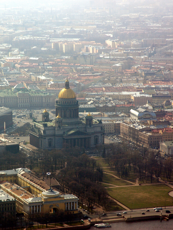 https://upload.wikimedia.org/wikipedia/commons/8/8e/St._Isaac%27s_Cathedral_and_Senate_Square.jpg