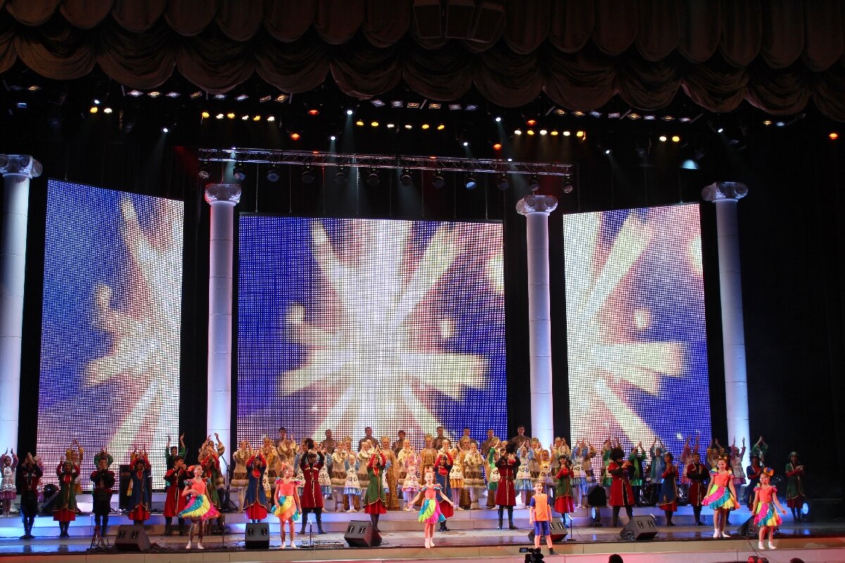 Большой Концертный Зал «Октябрьский»