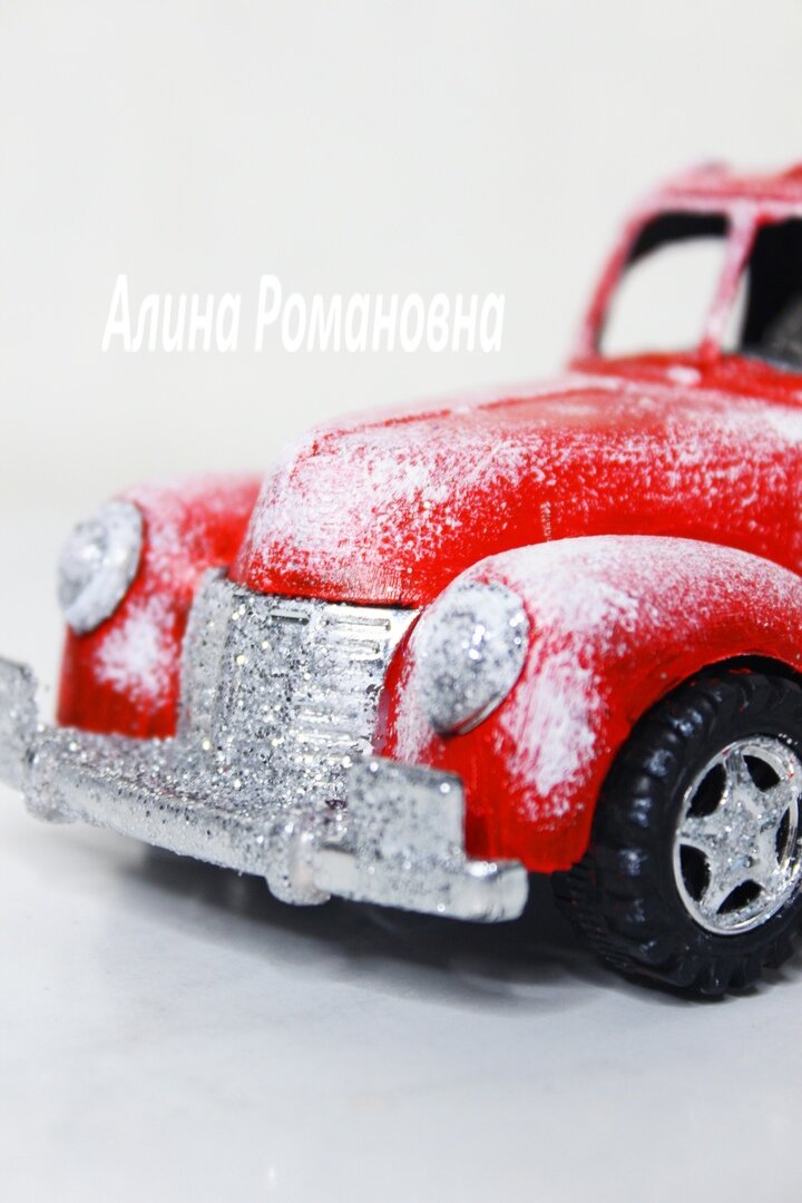 смотрите как блестят фары и решетка радиатора