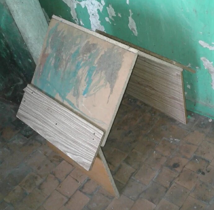 Кое-как от непогоды укрыться можно