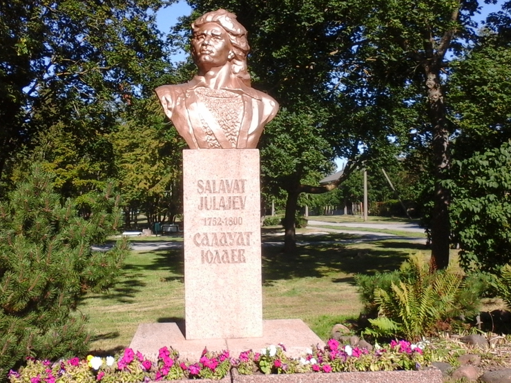 Памятник Салавату Юлаеву в Палдиски.