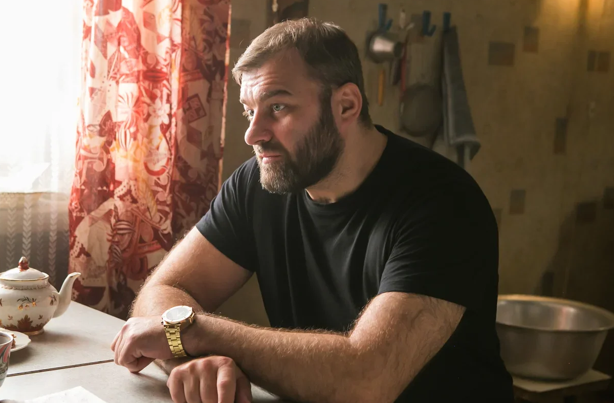 Кадр из сериала "Полярный"