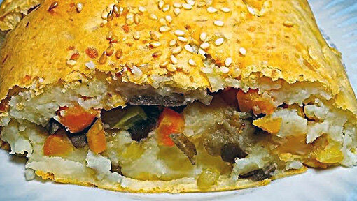 Рулет с овощной начинкой