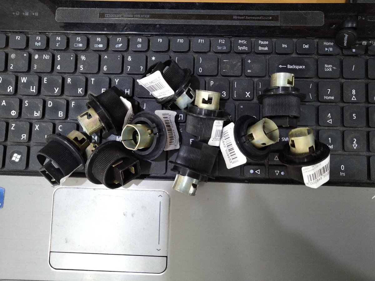 Цоколи под лампочки от передних поворотников ВАЗ 2108