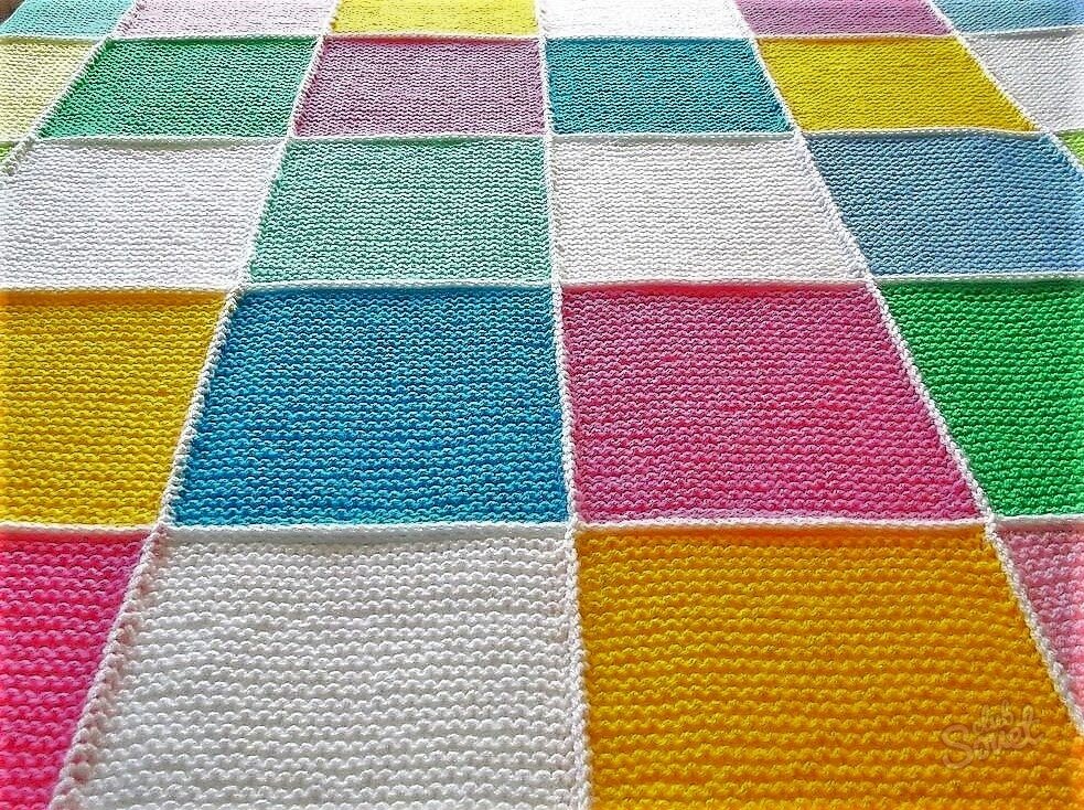 подушки вязаные разноцветнымквадратиком. вязаные пледы пэчворк.