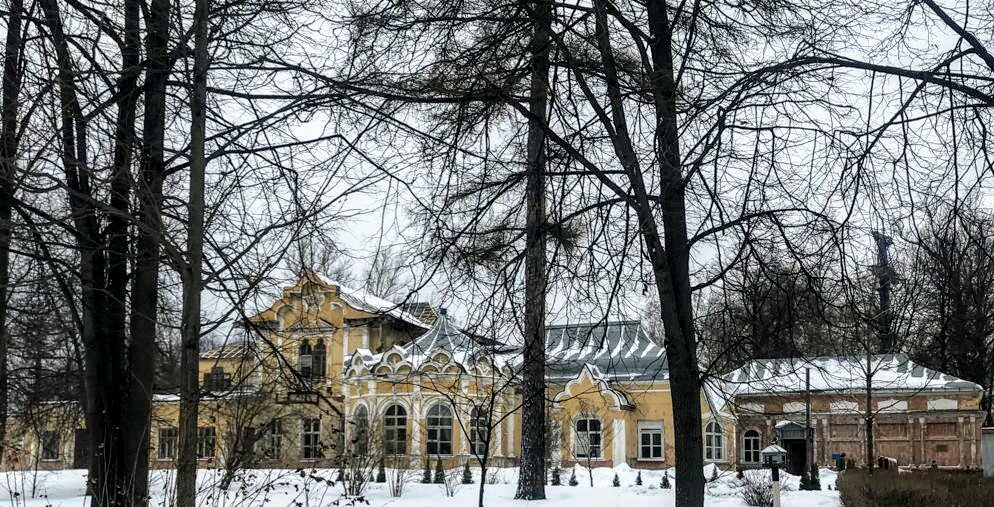 Имение Алтуфьево, которым с 1888 года владел Геворг Мартынович Лианосян. На территории усадьбы за несколько лет он построил дачный посёлок Лианозово. Теперь это часть одноимённого района Москвы.