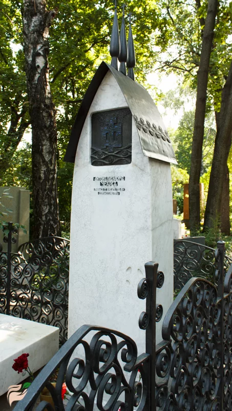 Где похоронен антонов. Новодевичье кладбище Чехов. Могила а п Чехова. Чехов могила на Новодевичьем кладбище.