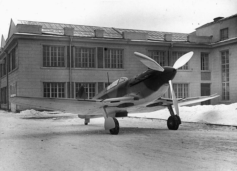 Опытный истребитель И- 30 