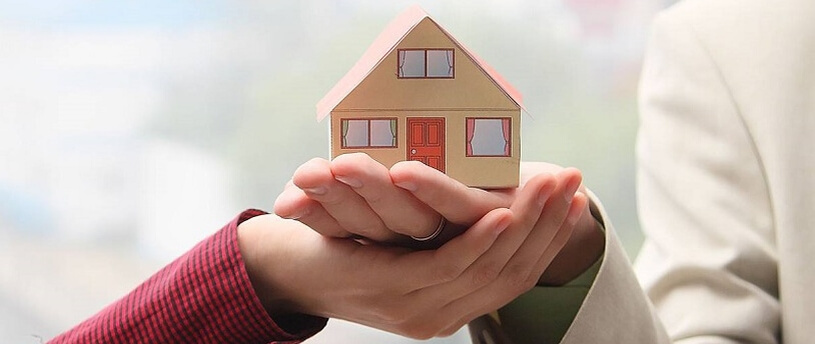  Если в поисковике набрать «льготная ипотека», то сразу же выпадает масса предложений типа «ипотека от 6%», «ипотека от 2%» и т. п. Zaim.com специально для своих читателей решил разобраться, кто имеет право оформить ипотечный кредит по сниженной процентной ставке (то есть кому дают льготную ипотеку) и как это сделать.