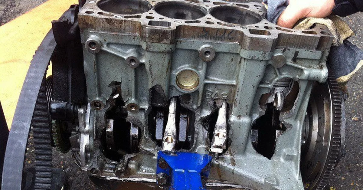 Так выглядит кулак дружбы)