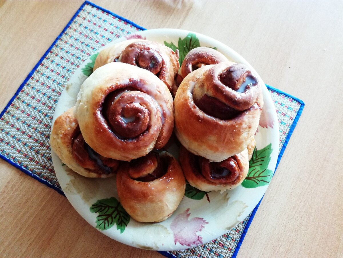 Булочка с беконом. Булочка с сыром и беконом Пятерочка.