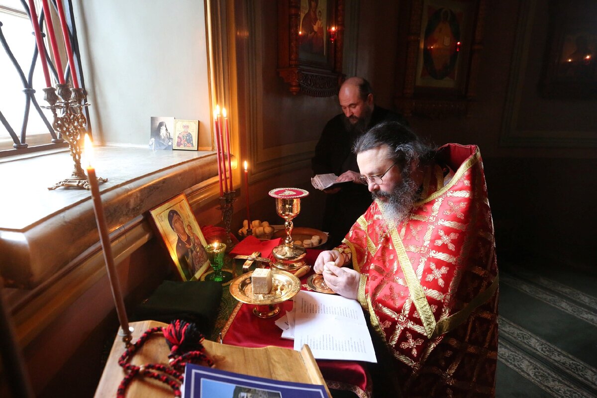 На сайт монастыря valaam.ru в подраздел «Вопросы священнику» регулярно поступают разнообразные вопросы на животрепещущие темы. Ответы на некоторые из них с согласия авторов вопросов мы публикуем в открытом доступе в надежде на то, что они могут быть полезны многим нашим подписчикам. 