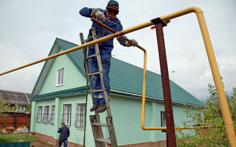 Сварка газовых труб во время газификации загородного дома (Фото: ТАСС/ Владимир Смирнов) 