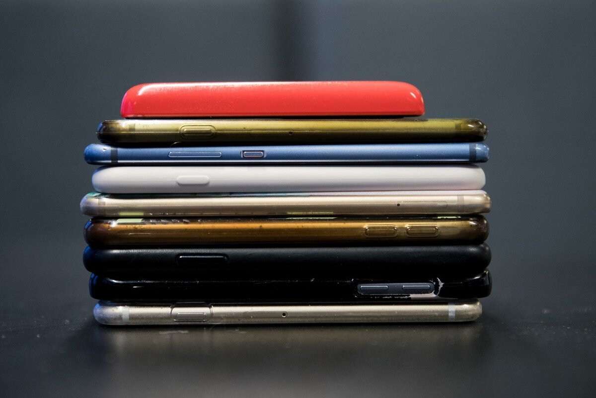 Вот так, стопочкой. Только присматривайте, чтобы не сперли.