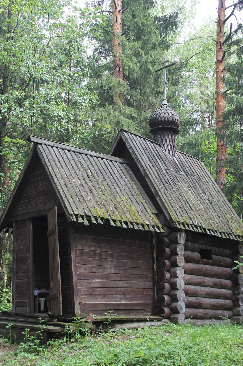 Староверы в лесах. Часовня староверов. Старообрядческая часовня интерьер России. Невьянская Старообрядческая часовня. Часовня беспоповцев.