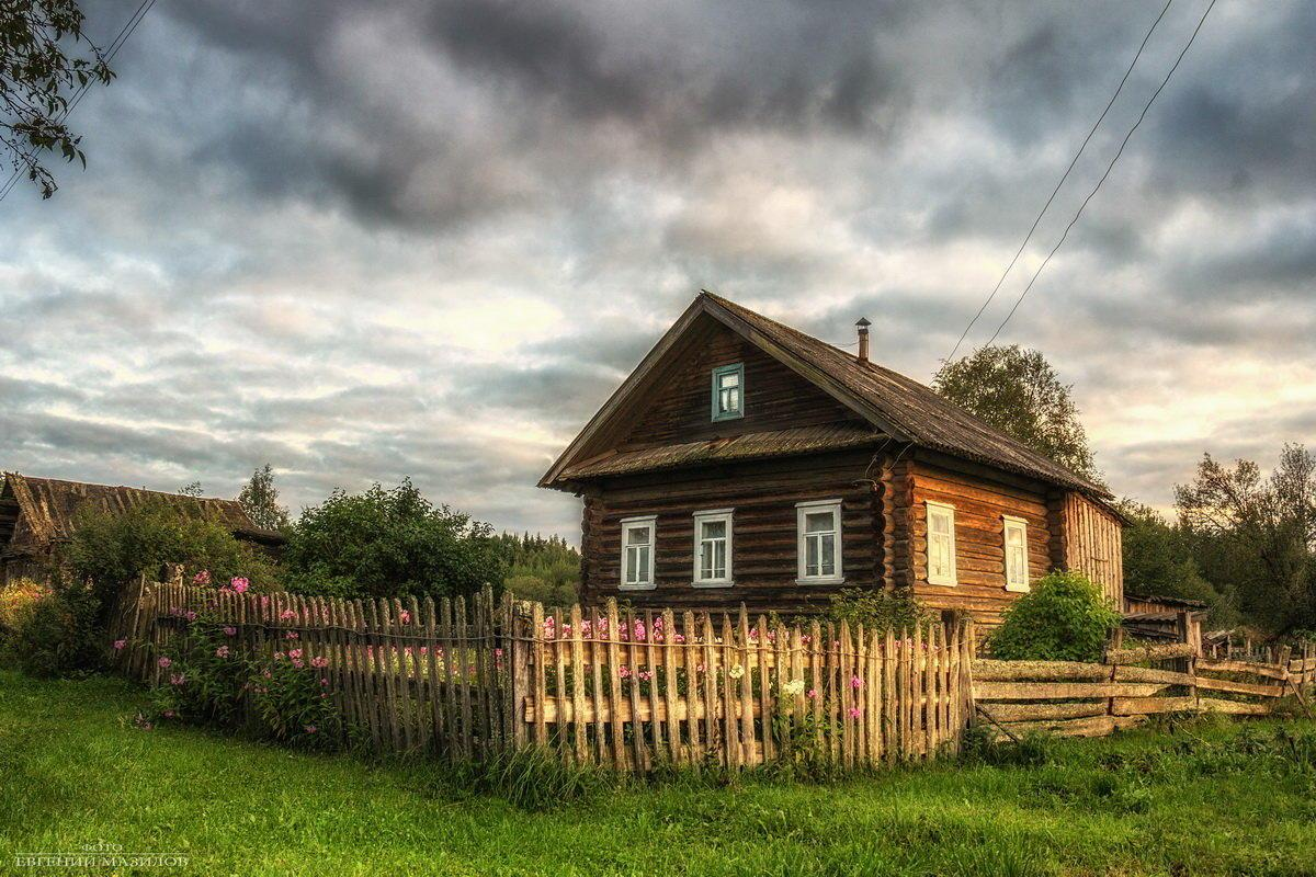 Дом. Источник фото: https://s.poembook.ru/theme/77/0c/97/02fa57773e6c3e166cf2ee5c73c84bfad5ddffa9.jpeg